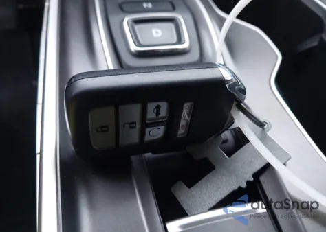 2022 Honda Accord Hybrid Touring z USA, uszkodzony, nr VIN 1HGCV3F98NA017833